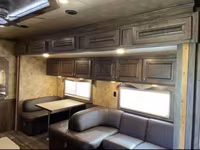 2017 Trails West Sierra Prestige 831 Gooseneck Horse Trailer — 照片 5
