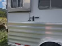 2011 Featherlite Trailers 8549 Gooseneck Horse Trailer — फ़ोटो 2