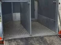B kategóriás lószállitó eladó cserélhető!! — फ़ोटो 4