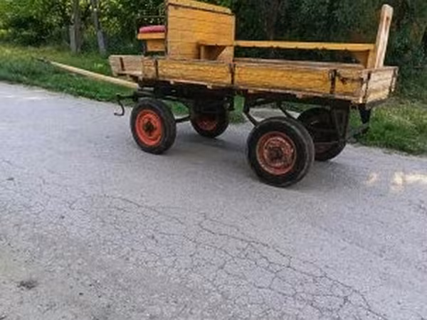 Póni kocsi eladó, jószág csere erdekel.