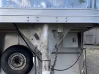 1995 Featherlite Trailers 8546 Gooseneck Horse Trailer — 照片 3